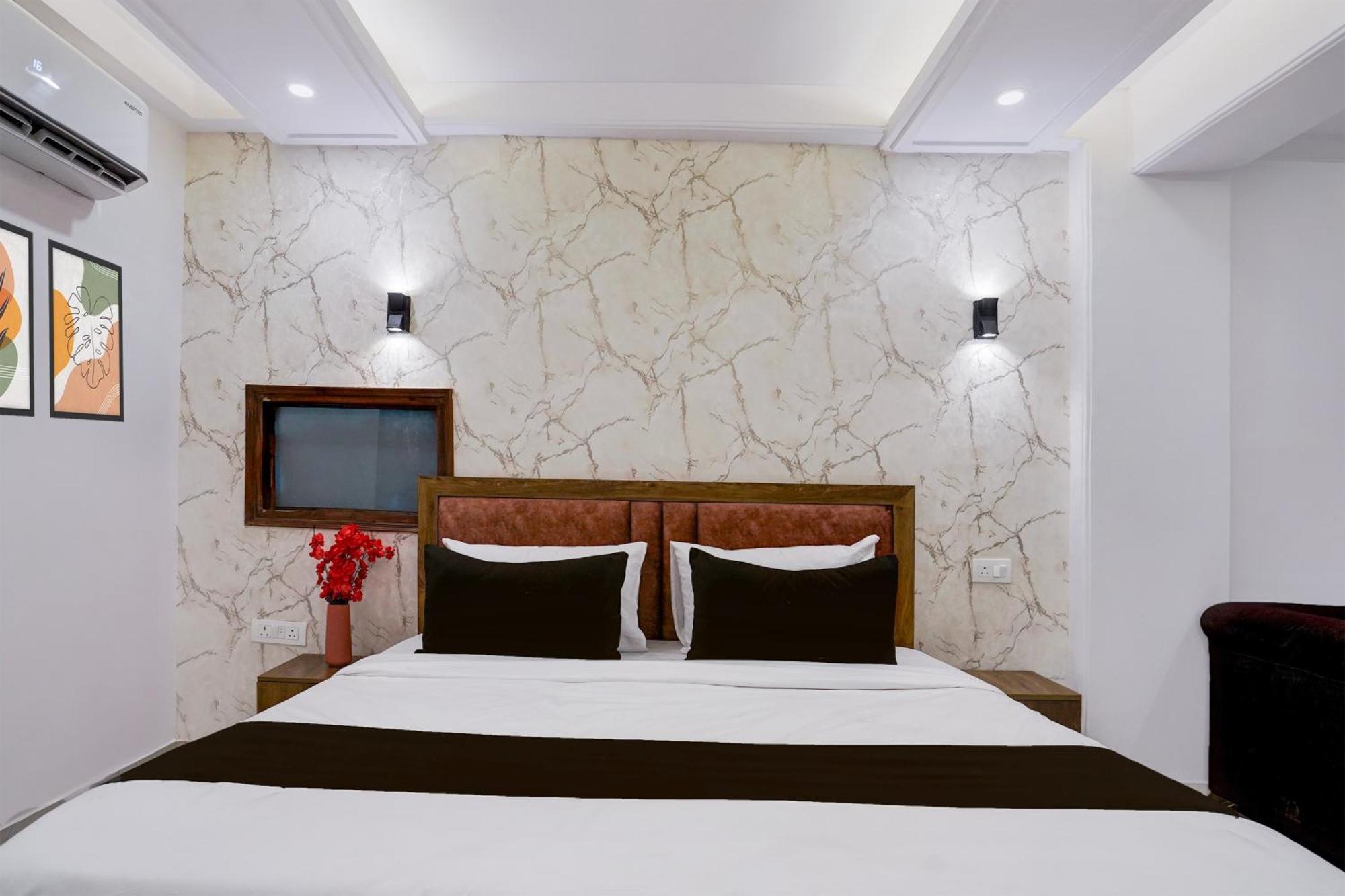 Townhouse Hotel Grand Emporio By Sbg Near Vaishali Metro Station Ghaziabad Exterior photo