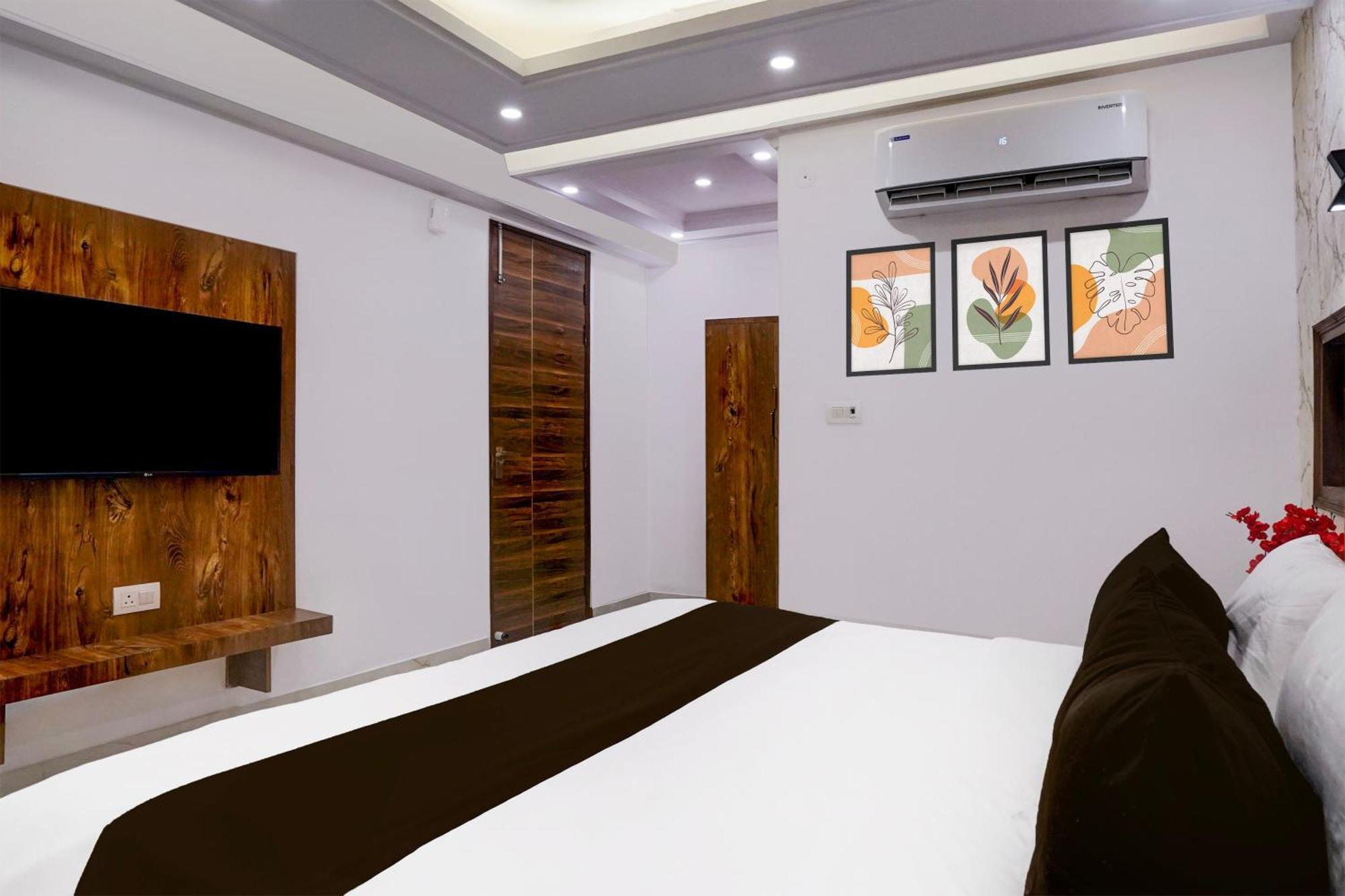 Townhouse Hotel Grand Emporio By Sbg Near Vaishali Metro Station Ghaziabad Exterior photo