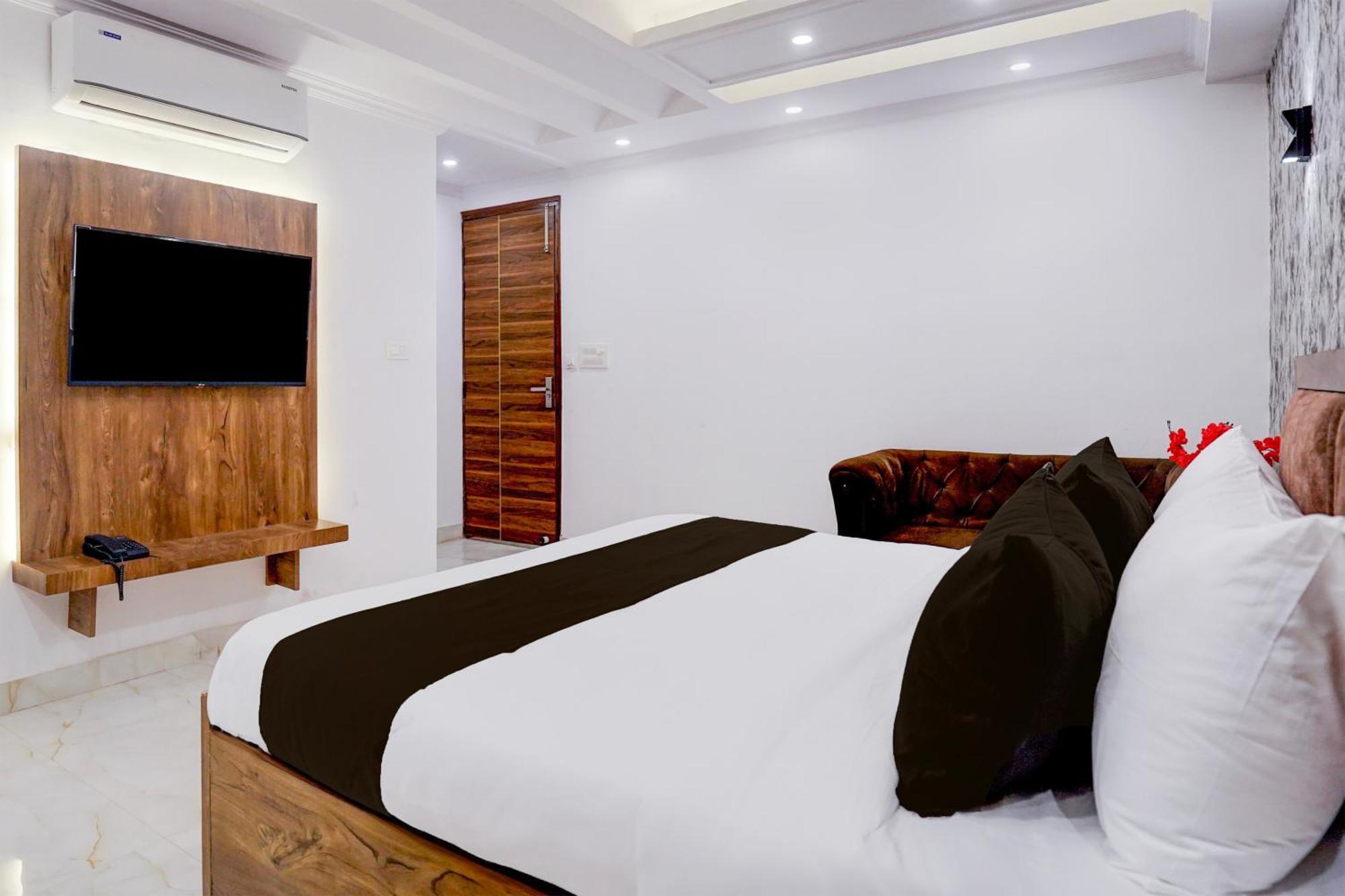 Townhouse Hotel Grand Emporio By Sbg Near Vaishali Metro Station Ghaziabad Exterior photo